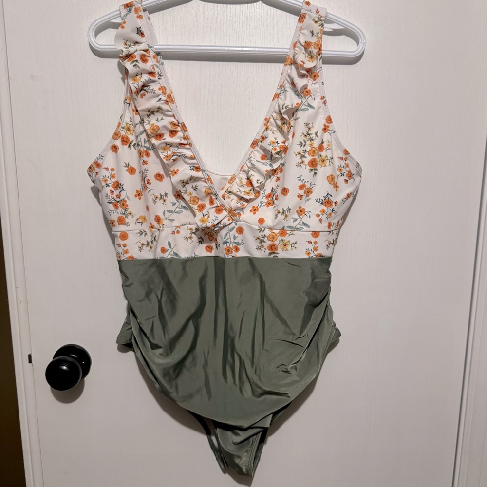Floral and‎ green one piece ruffle swim suit size 3XL